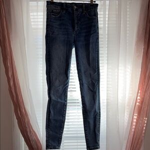 American Eagle - Light/Medium Wash- Skinny Blue Jeans - Women’s